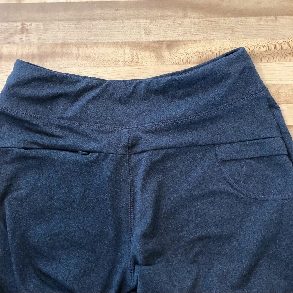 3/$20 Lands’ End Grey Active Yoga Pants Size Small - Picture 4 of 4